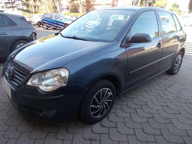 Grigio Usata 2009 VW Polo Comfortline Tre volumi | 4500 € (Ottimo prezzo) - Immagine 1/4
