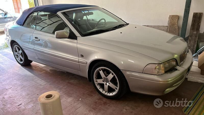 Usata Volvo C70 226 CV (166 kW) 1999 Grigio Cabrio