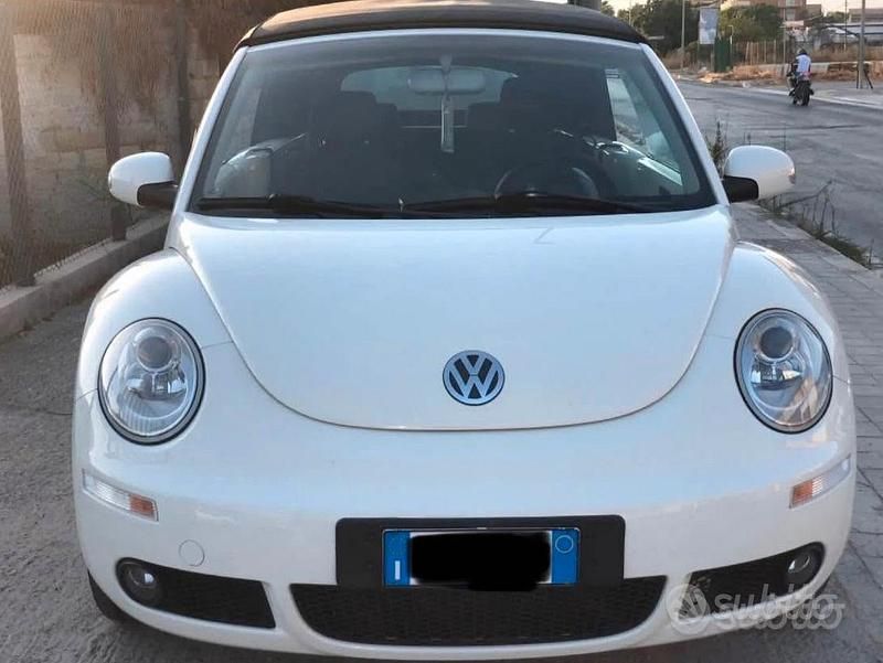 Usata VW New Beetle 105 CV (77 kW) 2006 Bianco Utilitaria