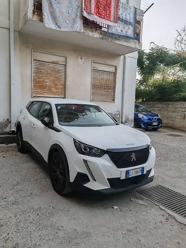 Usata Peugeot 2008 Active 102 CV (75 kW) 2022 Bianco SUV