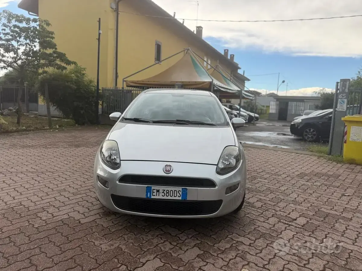Usata Fiat Punto Lounge 77 CV (56 kW) 2012 Utilitaria