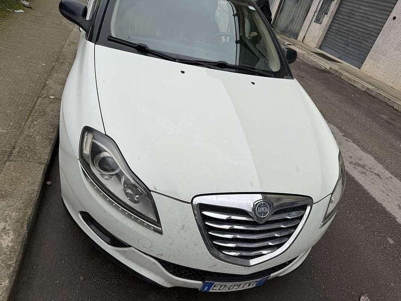 Usata Lancia Delta 120 CV (88 kW) 2010 Utilitaria