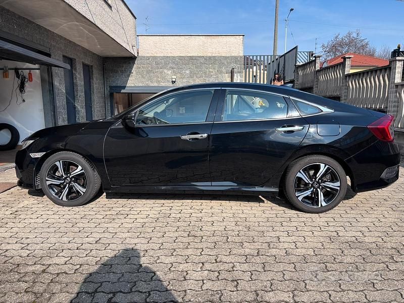 Usata Honda Civic Elegance 120 CV (88 kW) 2019 Nero Berlina