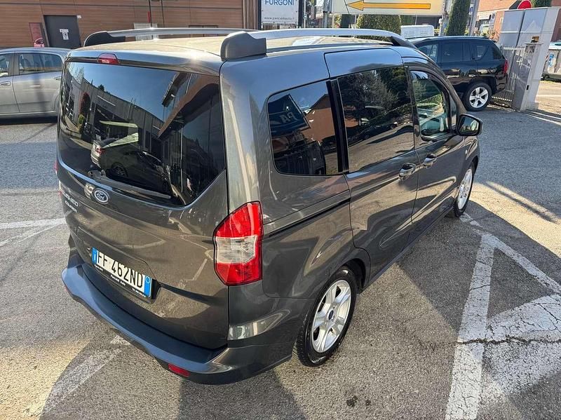 Begagnad Ford Tourneo Titanium 75 HK (55 kW) 2016 Grå Van