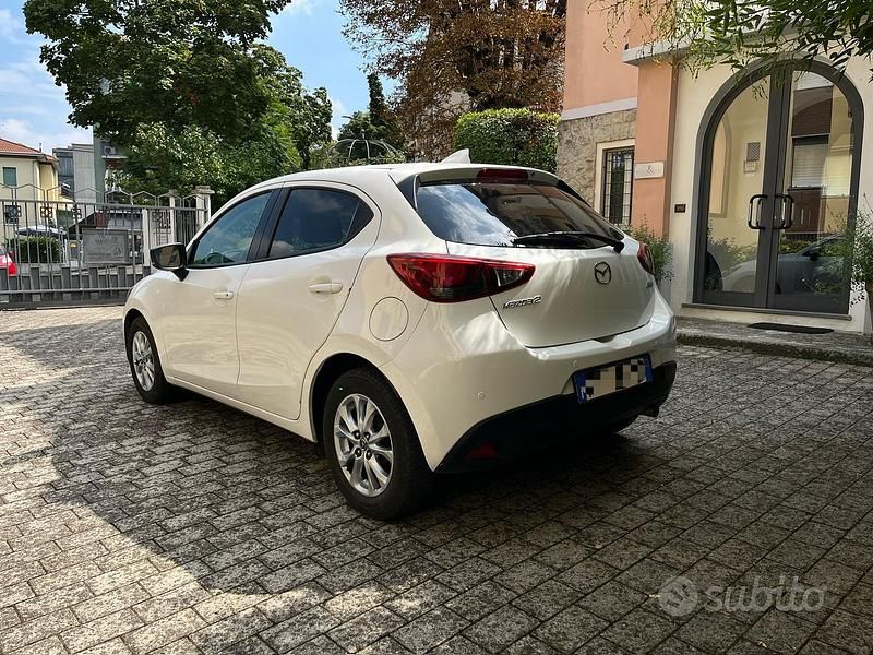 Usata Mazda 2 Evolve 75 CV (55 kW) 2020 Bianco Berlina
