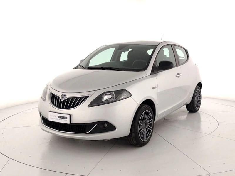 Usata Lancia Ypsilon Gold 70 CV (51 kW) 2022 Grigio Utilitaria