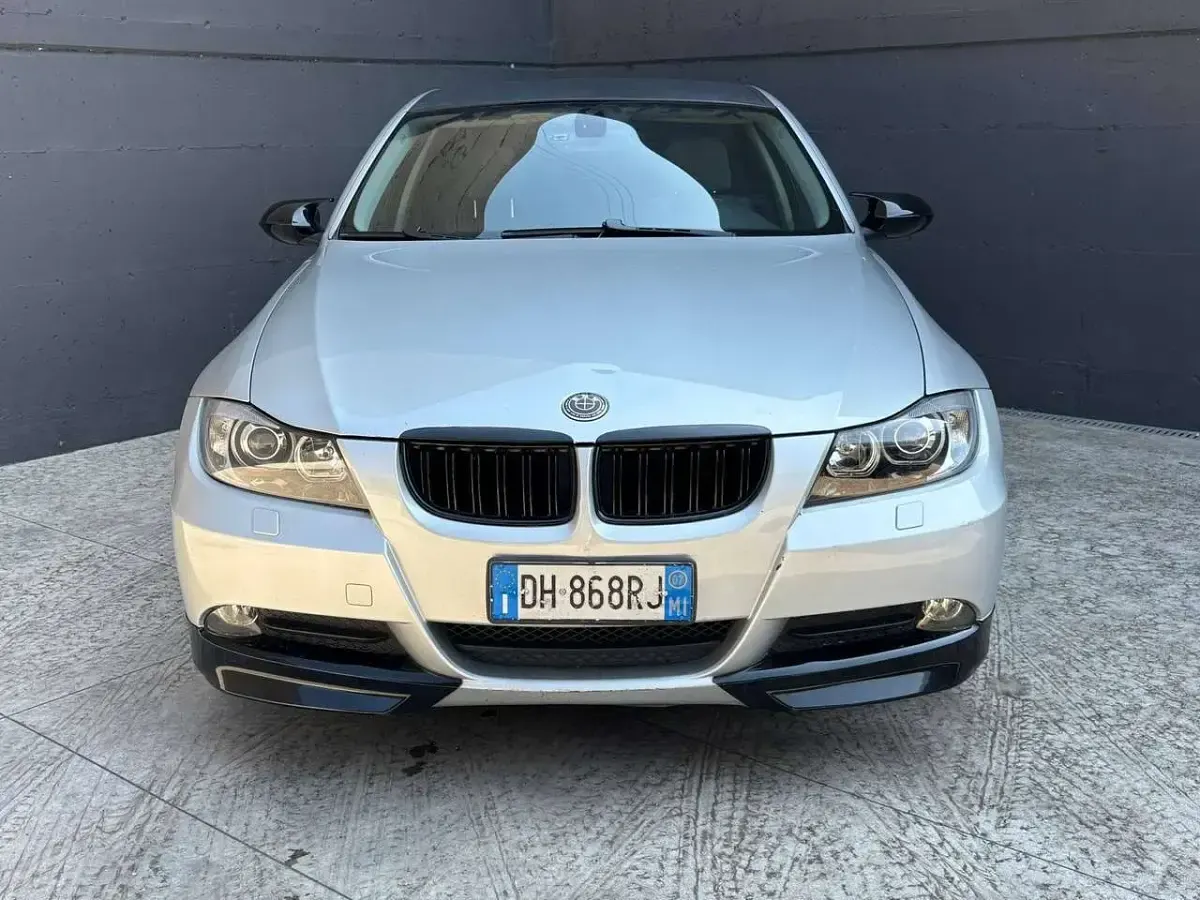 Usata BMW 318 129 CV (94 kW) 2007 Argento Berlina