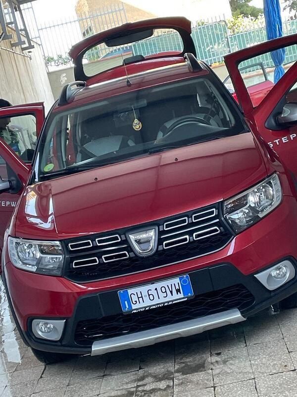 Usata Dacia Sandero 90 CV (66 kW) 2017 Rosso Utilitaria