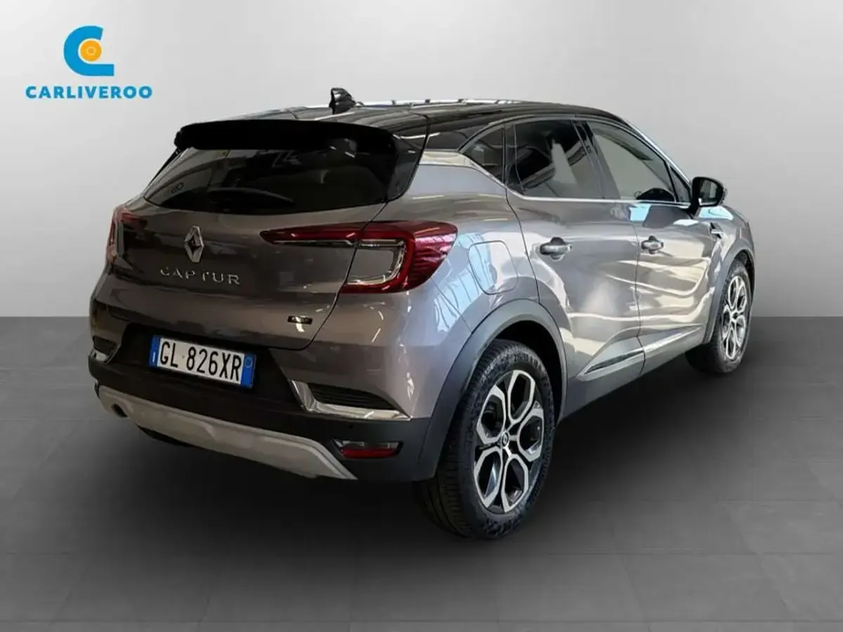Usata Renault Captur Techno 159 CV (116 kW) 2022 Grigio cassiopea SUV
