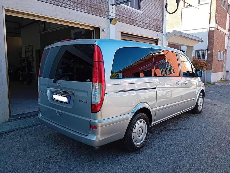 Usata Mercedes Viano 150 CV (110 kW) 2010 Argento Monovolume