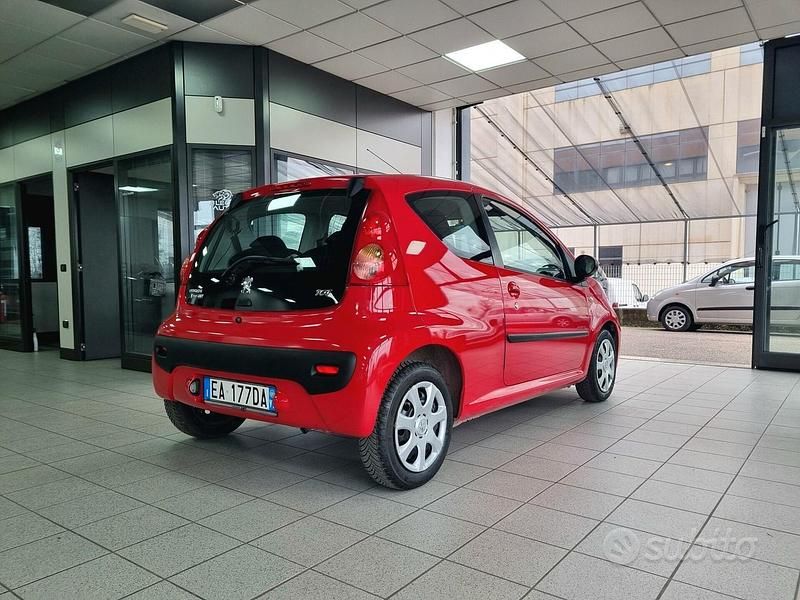 Usata Peugeot 107 68 CV (50 kW) 2009 Rosso Utilitaria