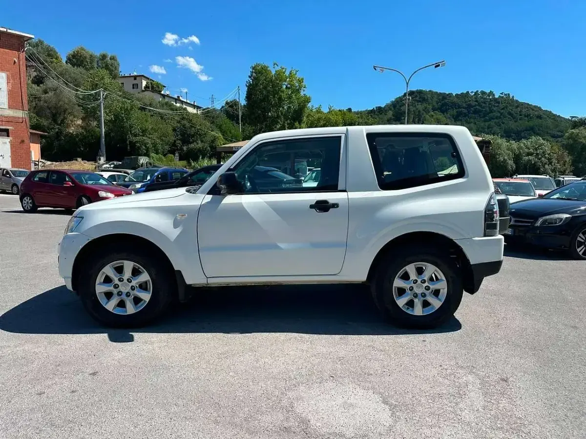 Usata Mitsubishi Pajero Invite 190 CV (139 kW) 2018 Bianco SUV