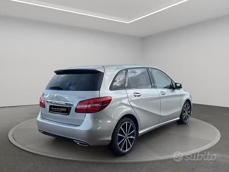 Begagnad Mercedes B200 136 HK (100 kW) 2018 Silver Minibuss