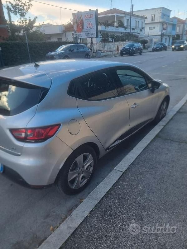 Usata Renault Clio IV Zen 75 CV (55 kW) 2016 Grigio Berlina