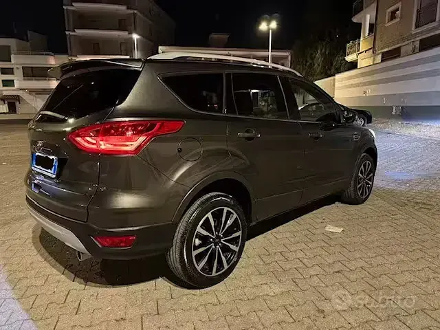 Usata Ford Kuga 140 CV (102 kW) 2014 Grigio SUV