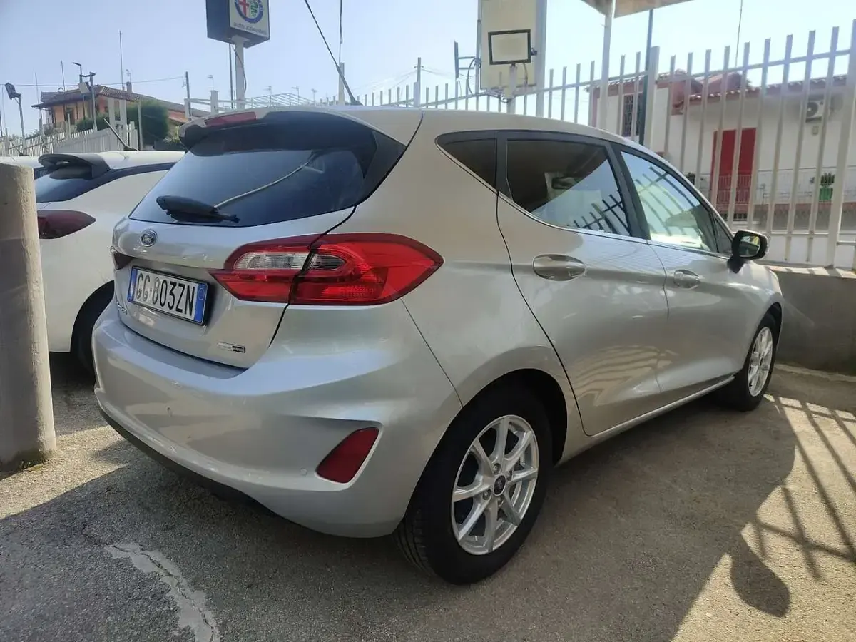 Usata Ford Fiesta Titanium 125 CV (91 kW) 2021 Argento Utilitaria