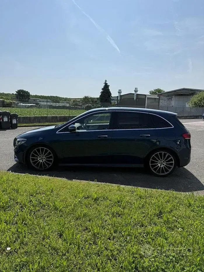 Usata Mercedes B200 Premium 150 CV (110 kW) 2019 Bluazzurro Utilitaria