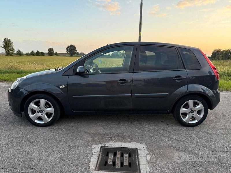 Usata 2008 Ford Fiesta Due volumi | 2500 € (Cara) - Immagine 1/4