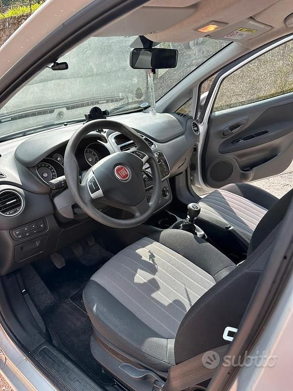 Usata Fiat Grande Punto 77 CV (56 kW) 2017 Grigio Utilitaria