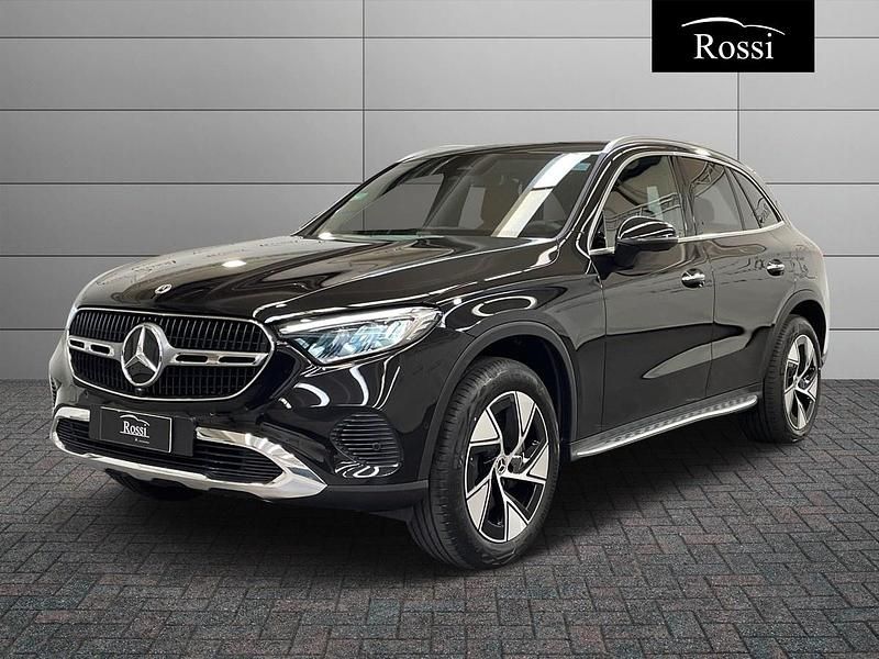 Nero Nuova 2025 Mercedes GLC300 | 72.200 € (Buon prezzo) - Immagine 1/4