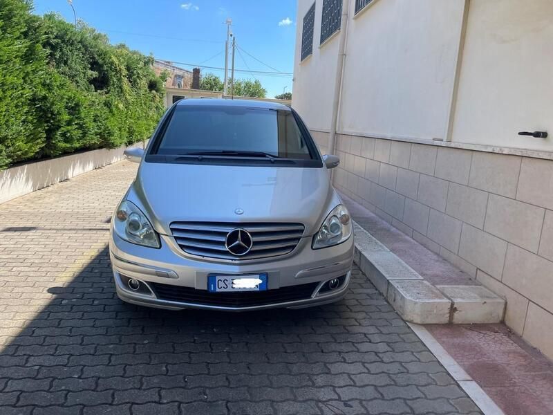 Usata Mercedes B180 109 CV (80 kW) 2007 Grigio Monovolume