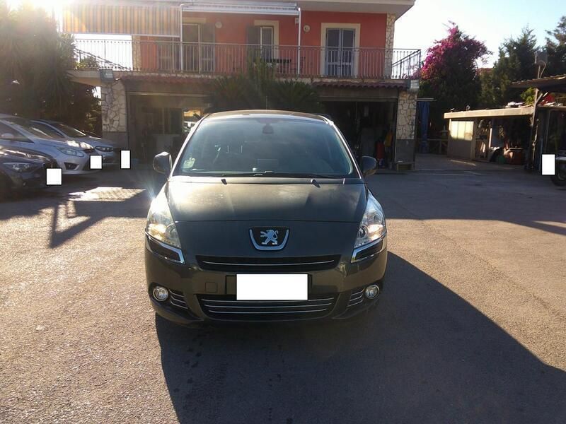 Bianco Usata 2010 Peugeot 5008 Premium Monovolume | 2200 € (Cara) - Immagine 1/4