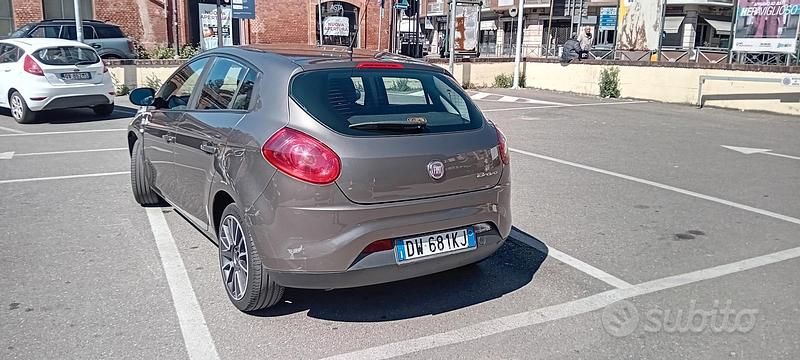 Usata Fiat Bravo 120 CV (88 kW) 2009 Marrone Utilitaria