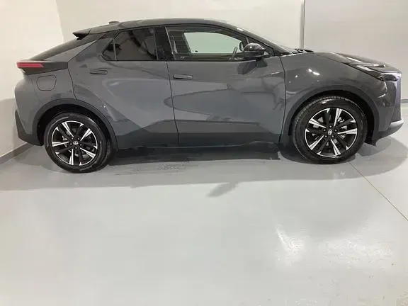 Usata Toyota C-HR Trend 223 CV (164 kW) 2026 Grigio SUV