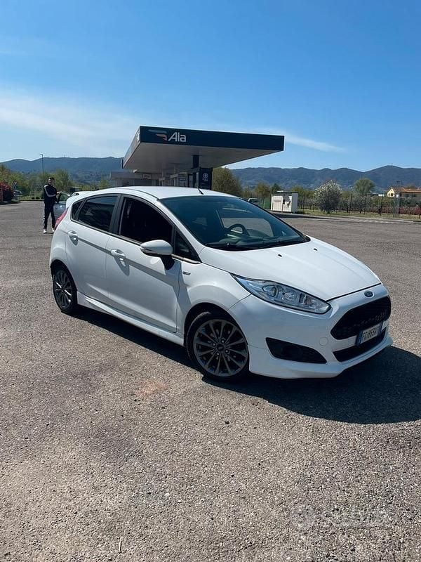Usata Ford Fiesta ST-Line 75 CV (55 kW) 2017 Bianco Berlina