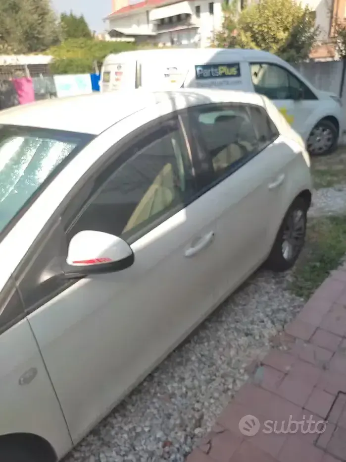 Usata Fiat Bravo 90 CV (66 kW) 2010 Bianco Utilitaria
