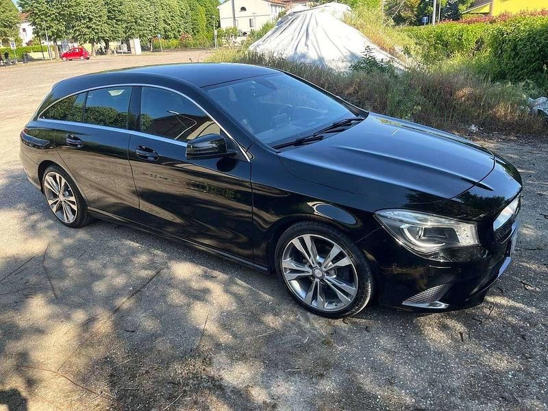 Gebraucht Mercedes CLA220 Shooting Brake 177 PS (130 kW) 2015 Schwarz Kombi