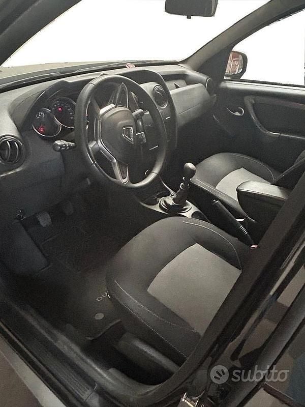 Usata Dacia Duster Lauréate 110 CV (80 kW) 2017 Nero SUV