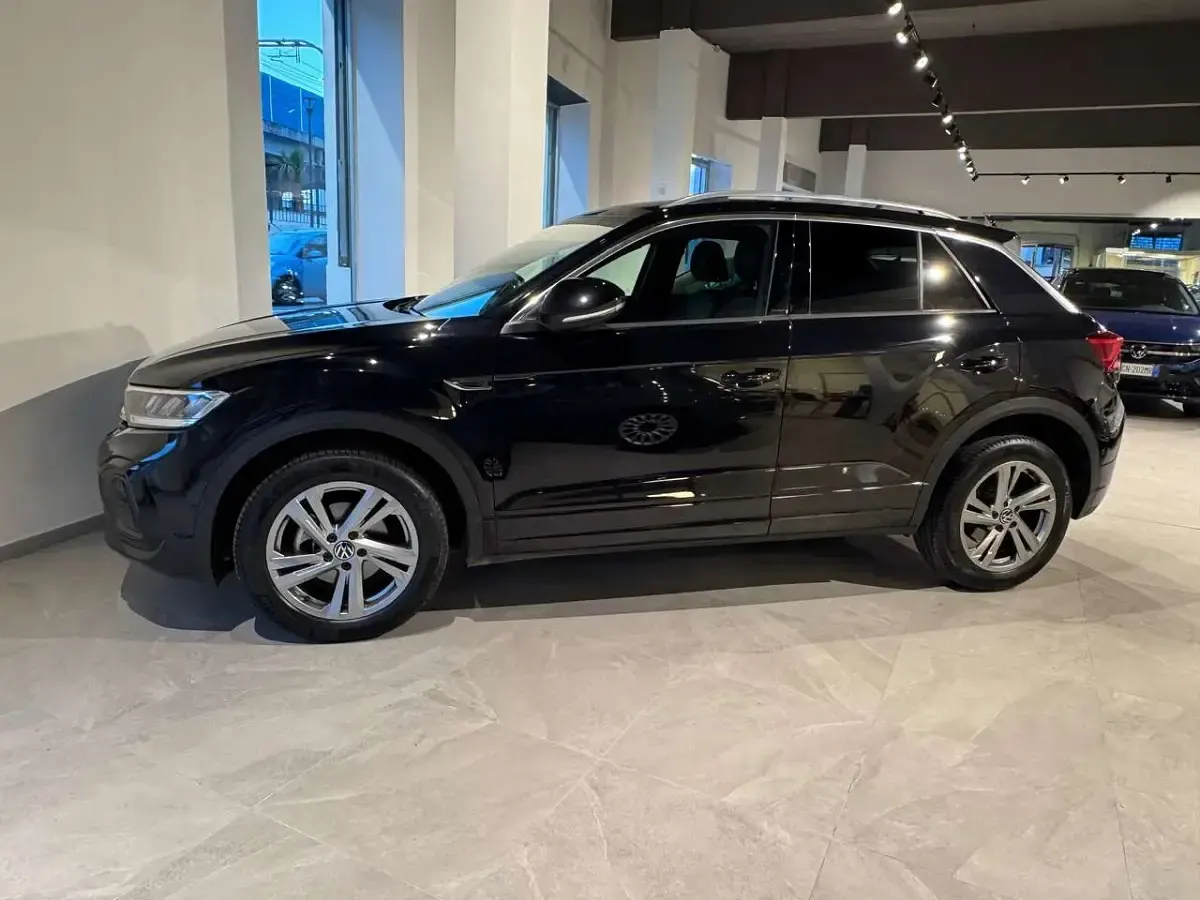 Usata VW T-Roc R-line 110 CV (80 kW) 2023 Nero SUV