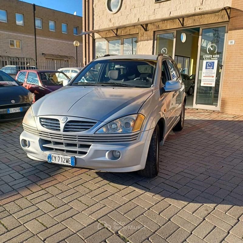 Argento Usata 2005 Ssangyong (KGM) Kyron SUV | 1990 € (Cara) - Immagine 1/4