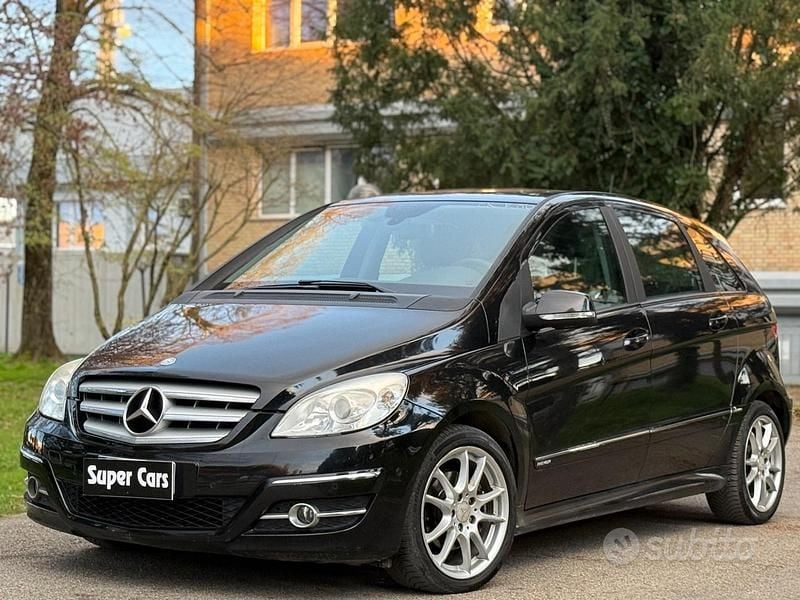 Usata Mercedes B180 Premium 109 CV (80 kW) 2011 Nero Monovolume