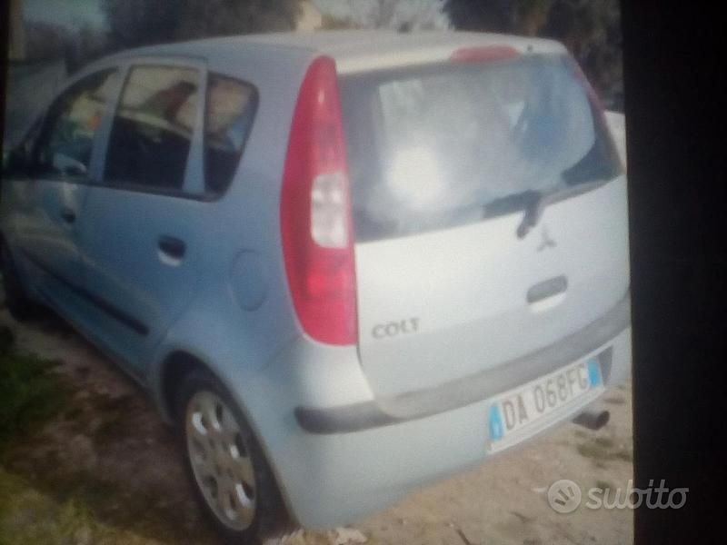 Usata Mitsubishi Colt 95 CV (69 kW) 2006 Grigio Monovolume