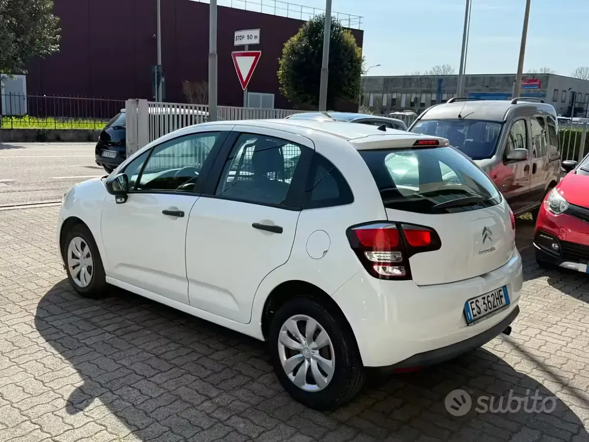 Begagnad Citroën C3 Attraction 68 HK (50 kW) 2013 Vit Van