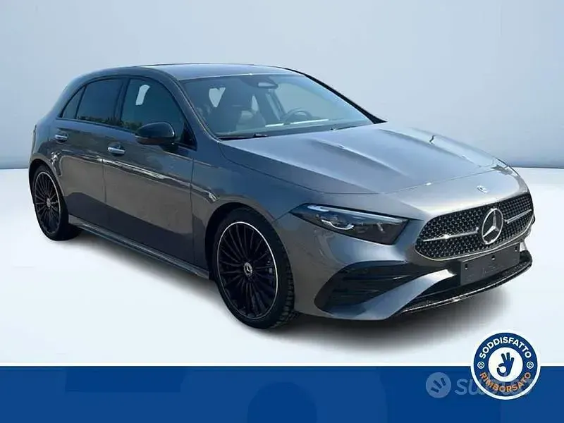 Nuova Mercedes A180 AMG 116 CV (85 kW) 2026 Grigio Berlina