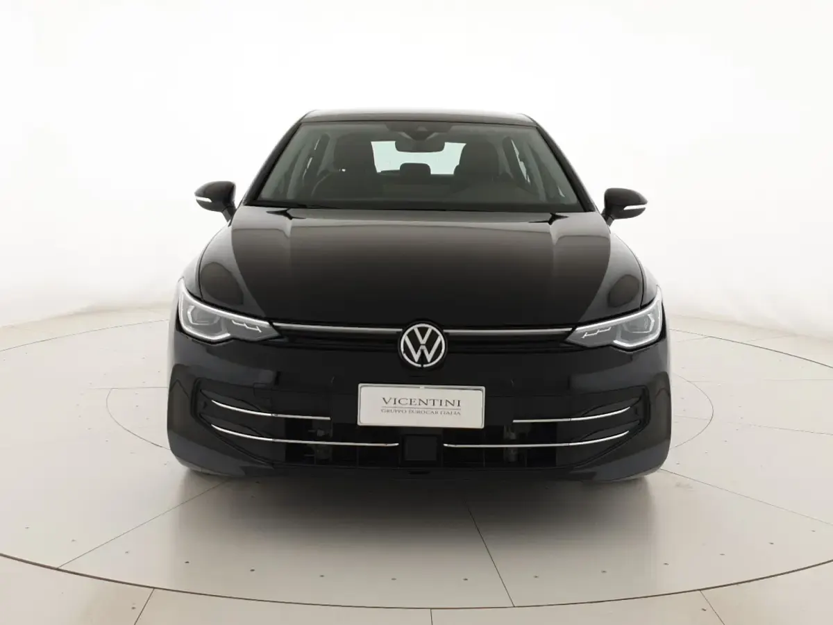 Usata VW Golf VIII Style 150 CV (110 kW) 2025 Grenadill black metallizzato Berlina