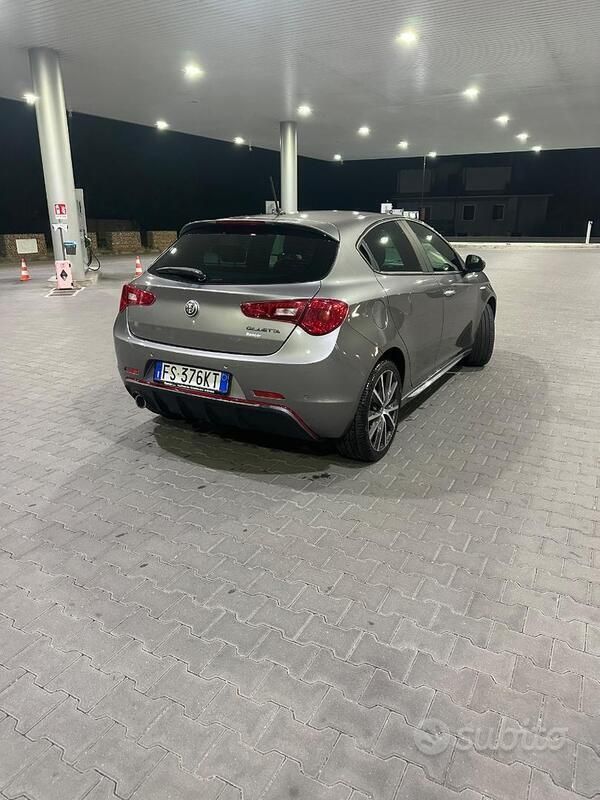 Usata Alfa Romeo Giulietta 120 CV (88 kW) 2019 Grigio Utilitaria