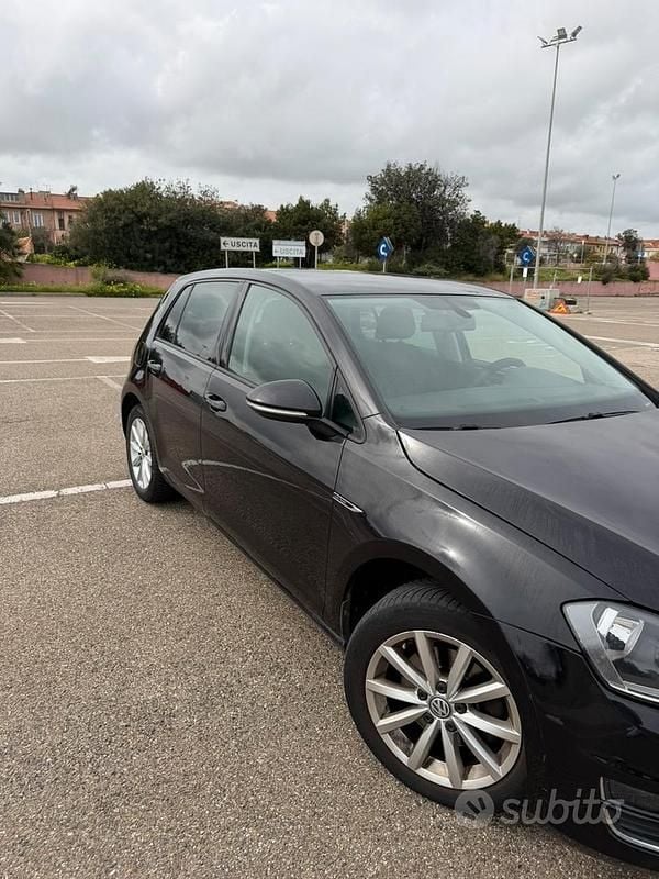 Usata VW Golf VII Trendline 110 CV (80 kW) 2016 Nero Berlina