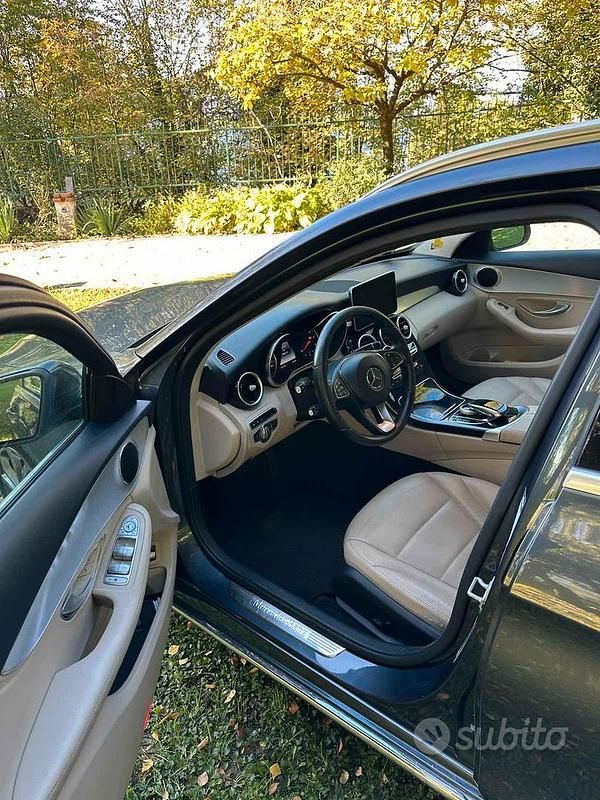 Usata Mercedes C220 170 CV (125 kW) 2015 Blu Berlina