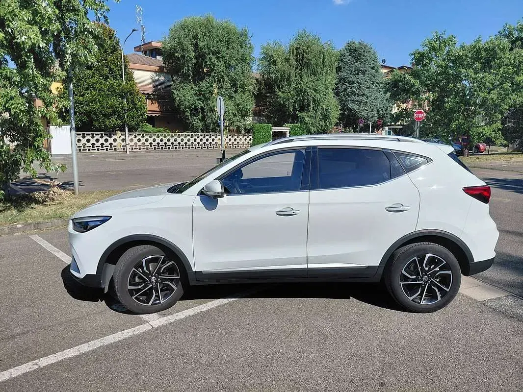 Usata MG ZS Luxury 111 CV (81 kW) 2022 Bianco SUV