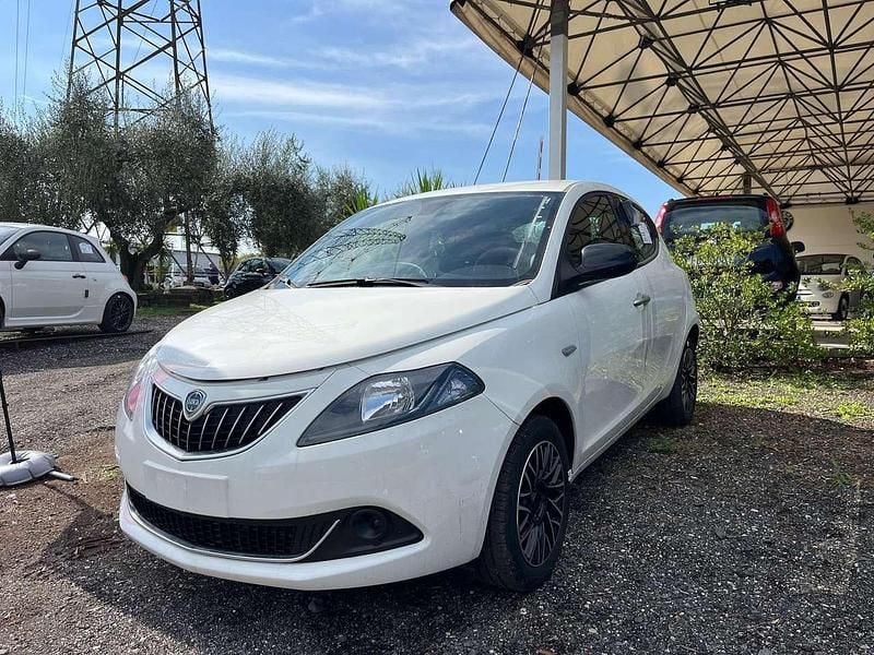 Usata Lancia Ypsilon S 70 CV (51 kW) 2024 Grigio Utilitaria