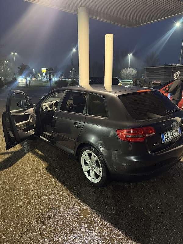 Usata Audi A3 Sportback Ambiente 105 CV (77 kW) 2010 Grigio Utilitaria