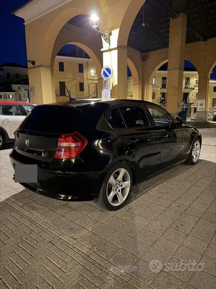 Usata BMW 120 177 CV (130 kW) 2010 Nero Utilitaria