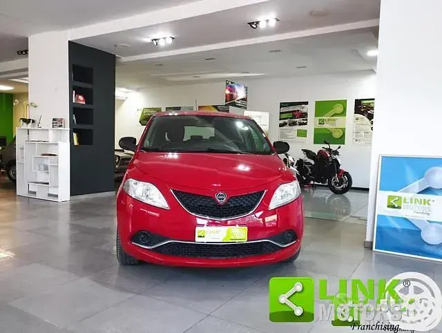 Usata Lancia Ypsilon Gold 69 CV (50 kW) 2016 Rosso Utilitaria