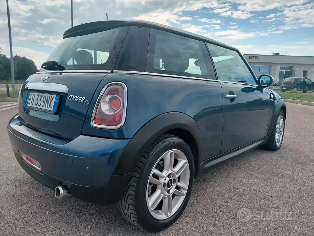 Käytetty Mini Cooper D 111 HP (81 kW) 2011 Sininen Viistoperä