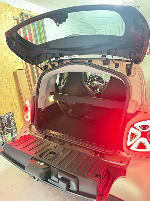 Usata Smart ForTwo Coupé 41 kW (56 CV) 2023 Oro Utilitaria
