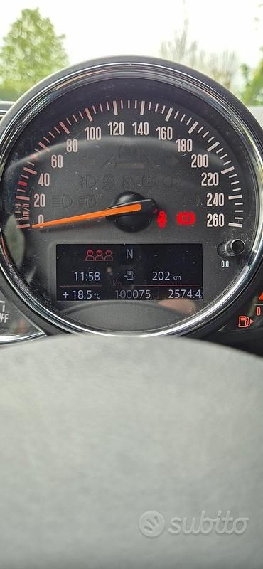 Usata Mini Cooper D Hype 116 CV (85 kW) 2018 Nero Utilitaria